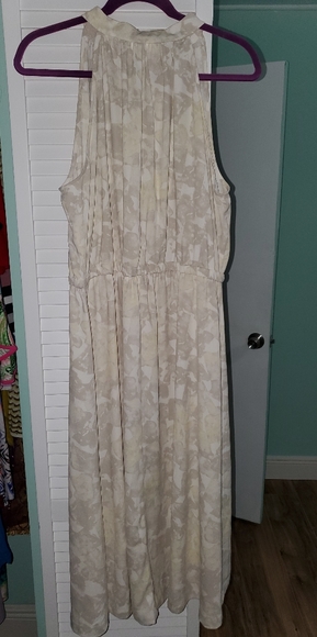 Spring Sleeveless Creme Dress - Picture 1 of 3